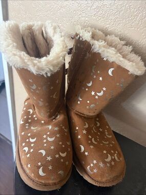UGG Kids Bailey Bow II Moon & Stars Boots Girls Youth Size 4